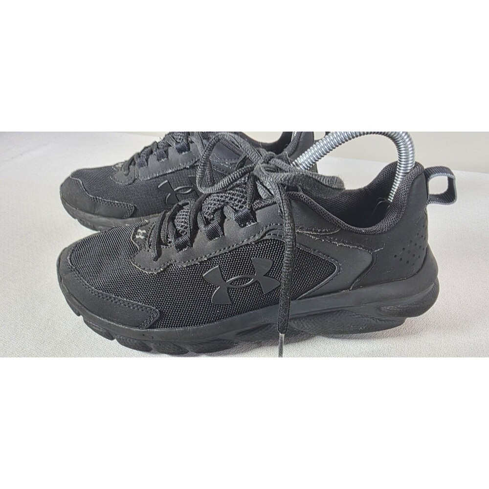 Under Armour Men's Black Trainers - Size US 6Y